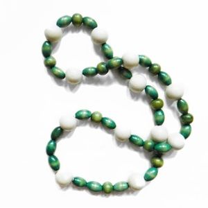 Vintage 1970’s Boho Necklace / Wooden Bead Necklace in Forest Shades